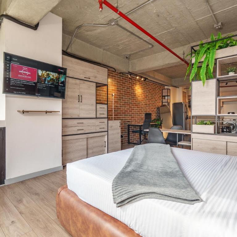 Spacious Loft with a Beautiful View in Laureles, Near Poblado - Apartamento de 1 dormitorio - 24