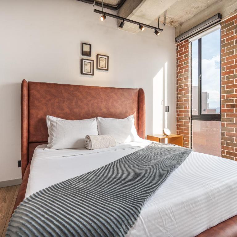 Spacious Loft with a Beautiful View in Laureles, Near Poblado - Apartamento de 1 dormitorio - 11