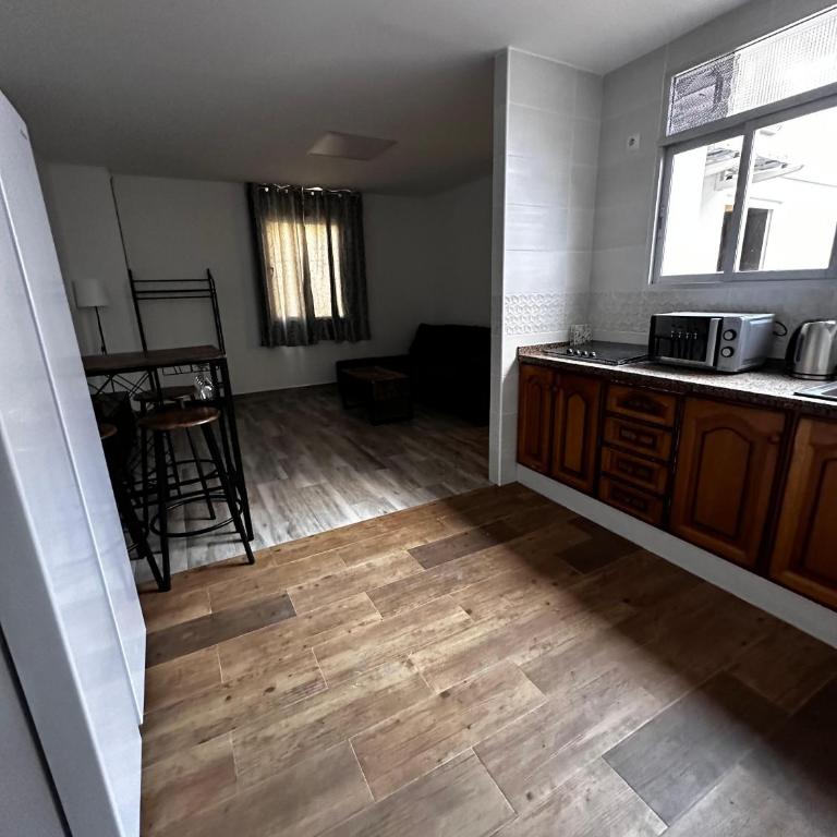 Apartamento céntrico con patio privado y terraza ideal para grupos - Casa de 2 dormitorios - 12
