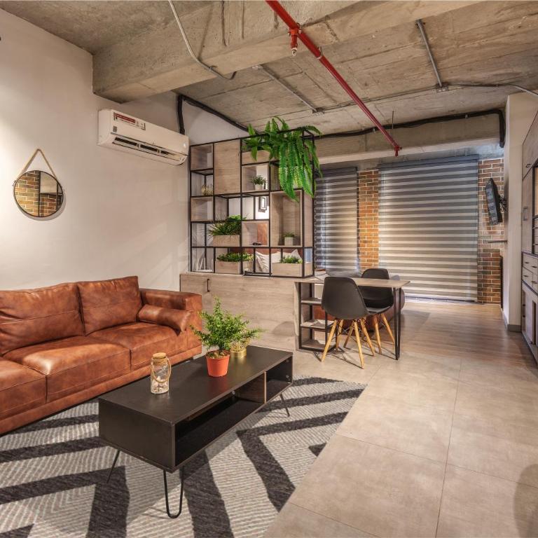 Spacious Loft with a Beautiful View in Laureles, Near Poblado - Apartamento de 1 dormitorio - 26