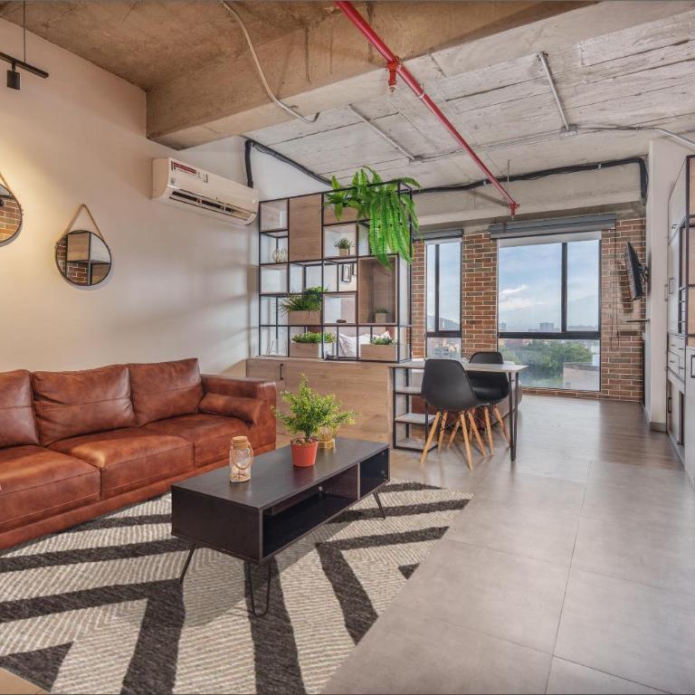 Spacious Loft with a Beautiful View in Laureles, Near Poblado - Apartamento de 1 dormitorio - 1