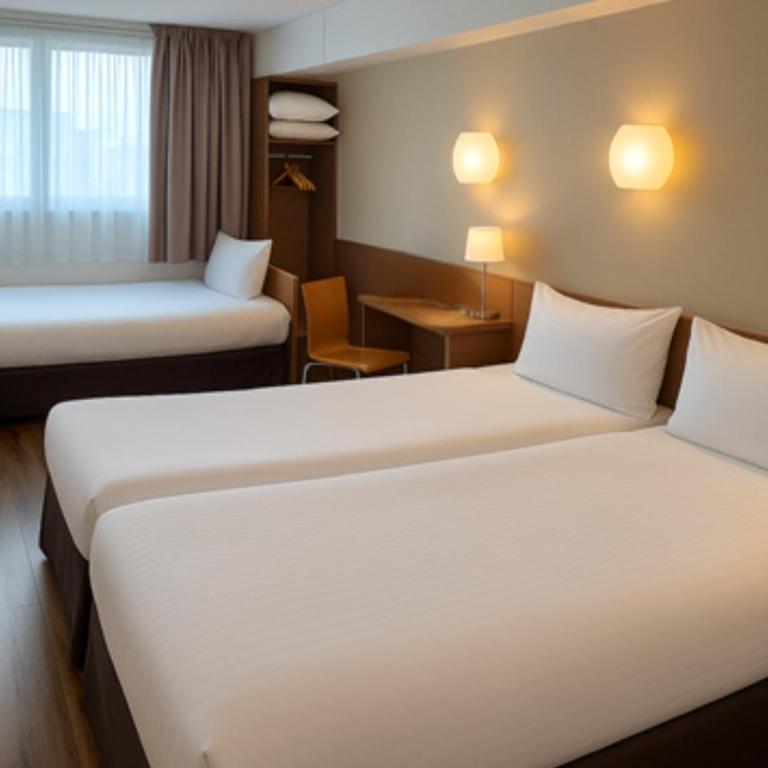 CAMPANILE PARIS 12 - Bercy Village - Chambre Standard - 3 Lits Simples - 4