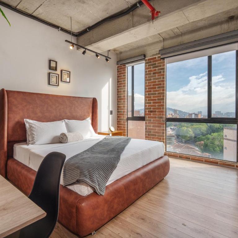 Spacious Loft with a Beautiful View in Laureles, Near Poblado - Apartamento de 1 dormitorio - 4