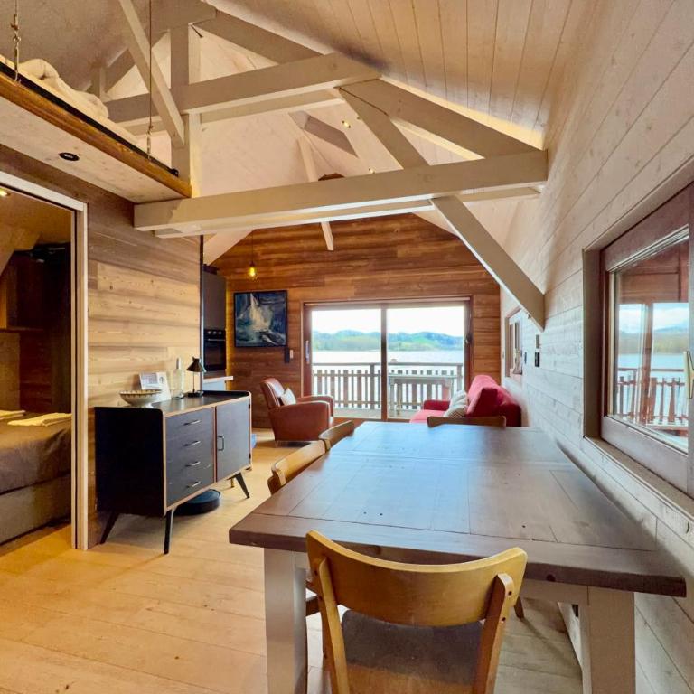 Rare petit chalet sur le lac barque à rames clim - Chalet - 6