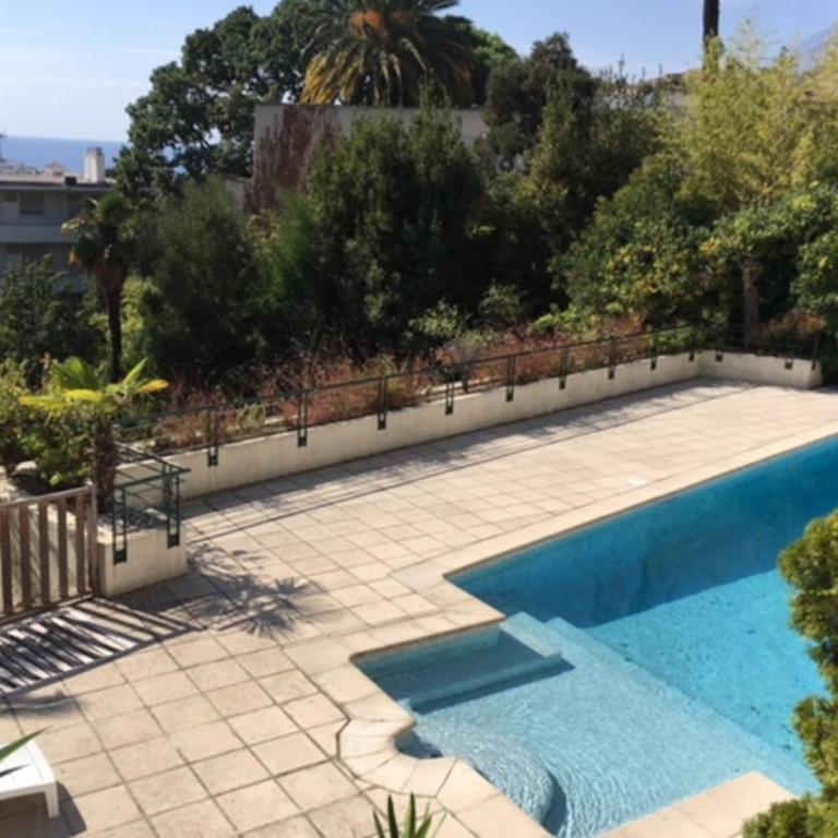 Stunning 3-Br Apartment with Large Terrace and Pool - Appartement - 7