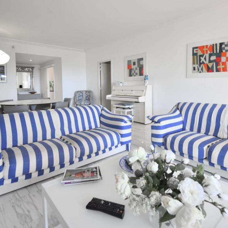 Stunning 3-Br Apartment with Large Terrace and Pool - Appartement - 8