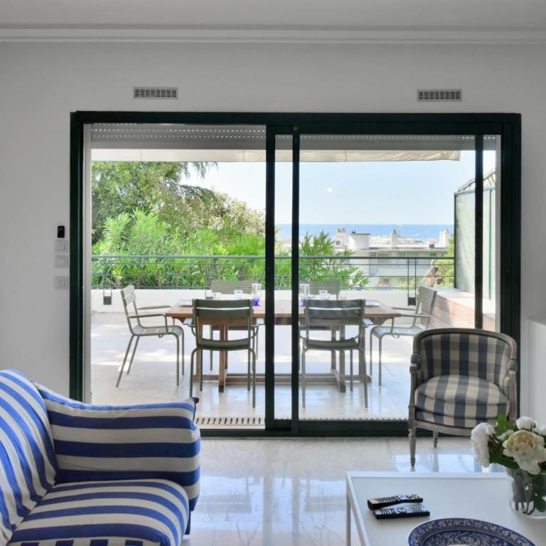 Stunning 3-Br Apartment with Large Terrace and Pool - Appartement - 10