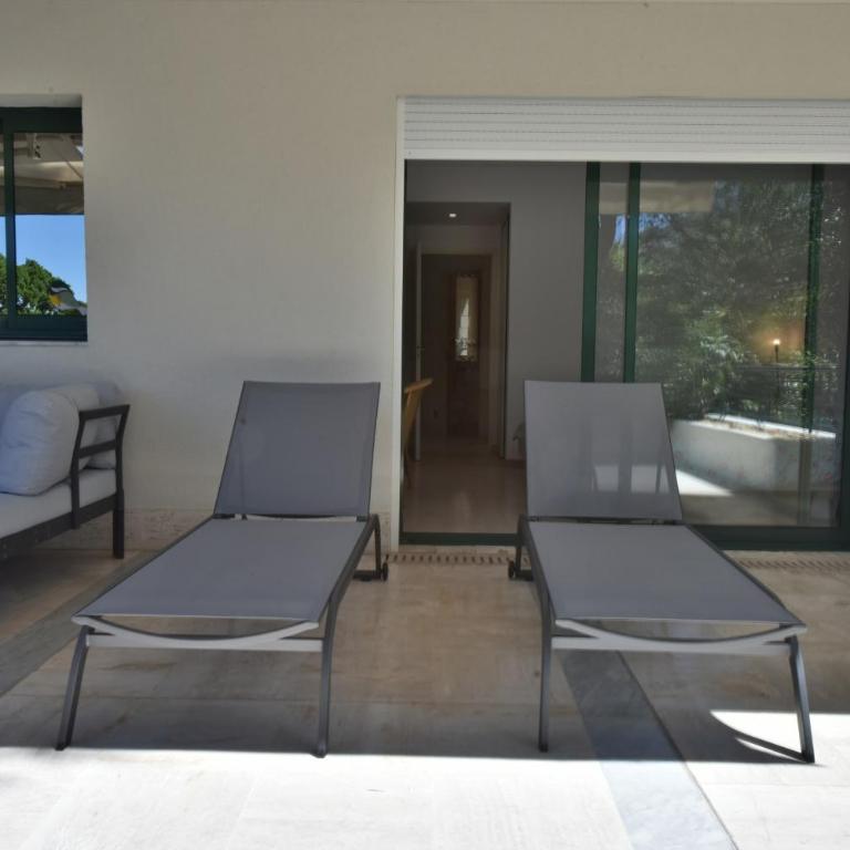 Stunning 3-Br Apartment with Large Terrace and Pool - Appartement - 12