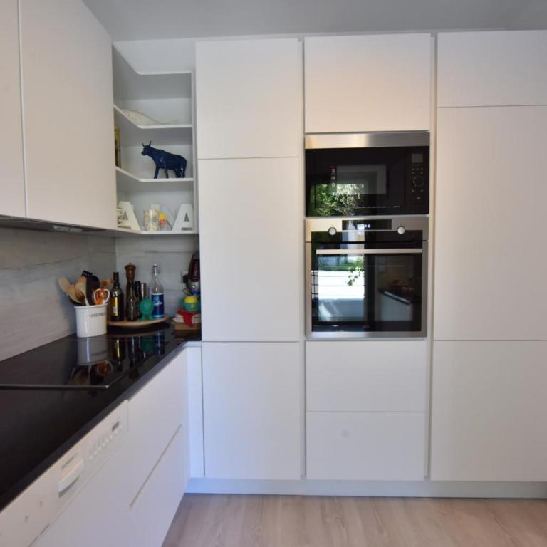 Stunning 3-Br Apartment with Large Terrace and Pool - Appartement - 17