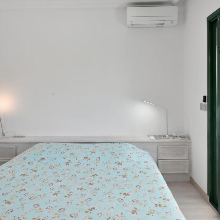Stunning 3-Br Apartment with Large Terrace and Pool - Appartement - 19