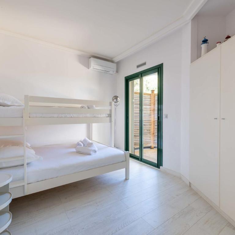 Stunning 3-Br Apartment with Large Terrace and Pool - Appartement - 23