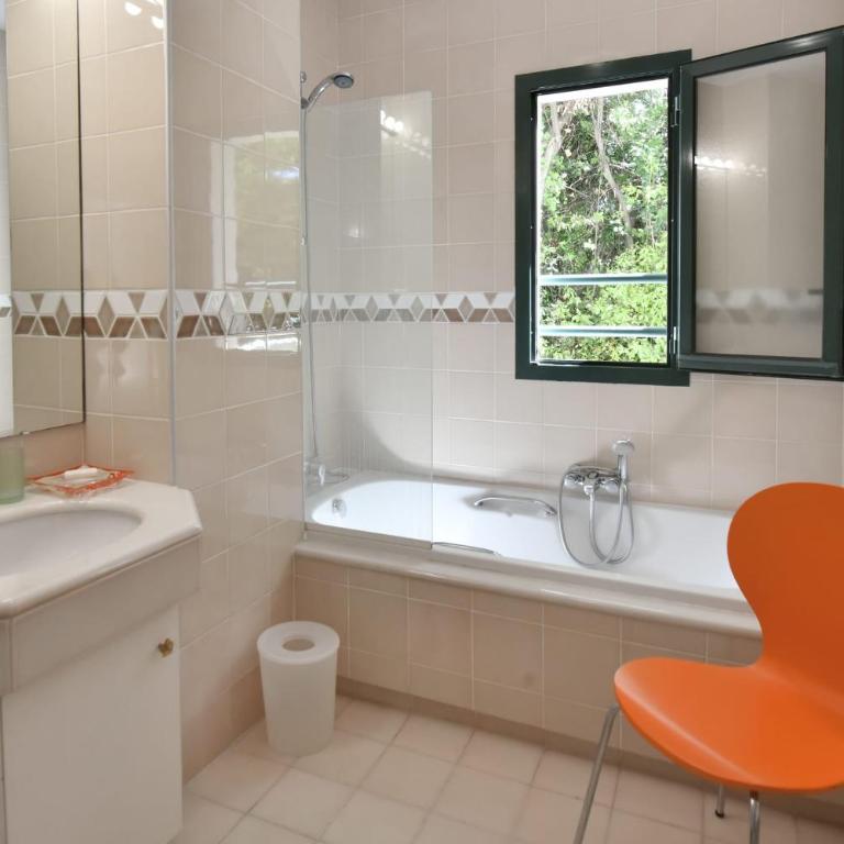 Stunning 3-Br Apartment with Large Terrace and Pool - Appartement - 29