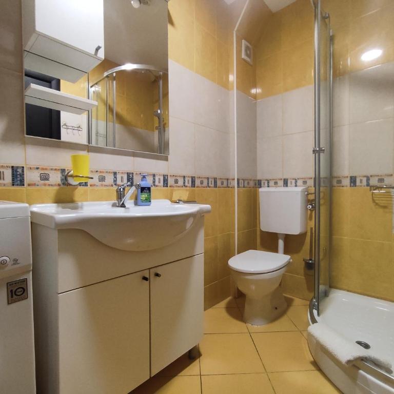 Adrialux2 - One-Bedroom Apartment with Balcony and Mountain View - 12