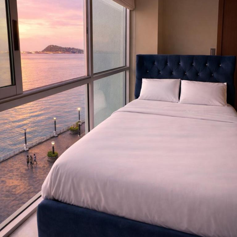 Lujoso depa con piscina, gym, jacuzzi frente a las peñas Guayaquil, Ecuador - Two-Bedroom Apartment with River View - 3