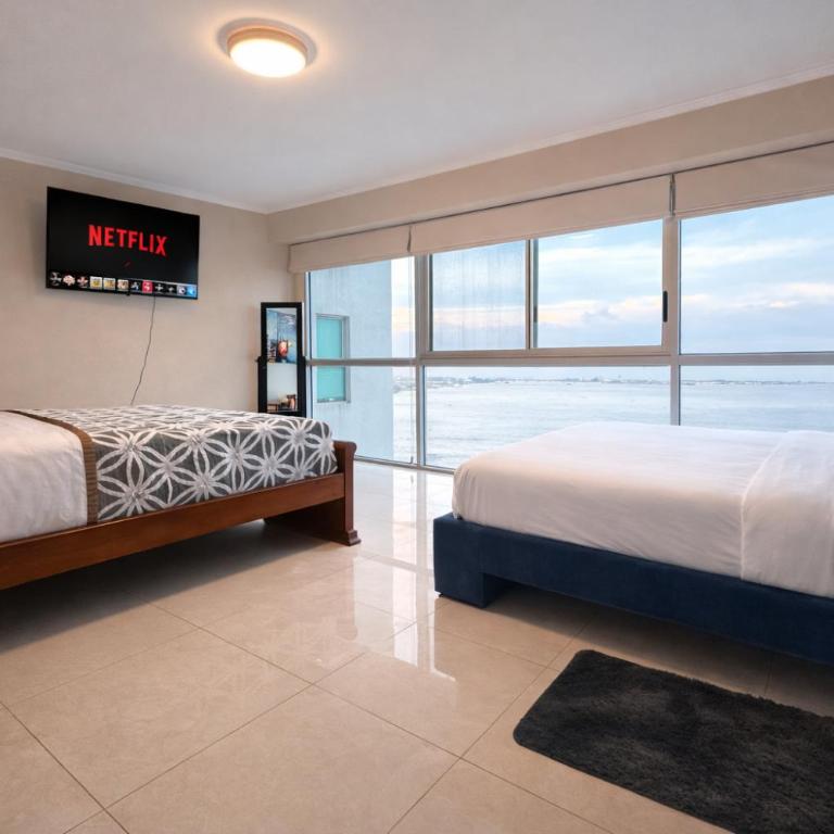 Lujoso depa con piscina, gym, jacuzzi frente a las peñas Guayaquil, Ecuador - Two-Bedroom Apartment with River View - 10