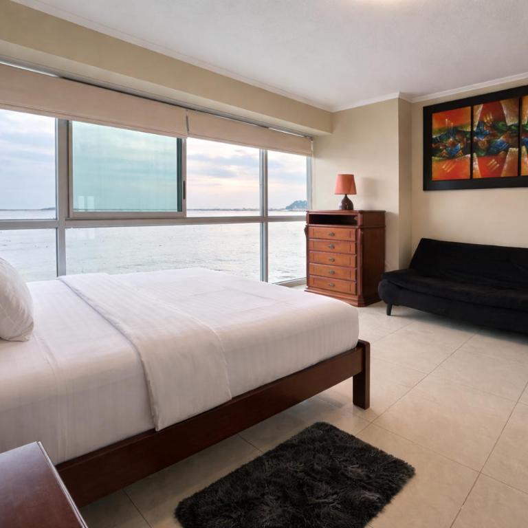 Lujoso depa con piscina, gym, jacuzzi frente a las peñas Guayaquil, Ecuador - Two-Bedroom Apartment with River View - 11