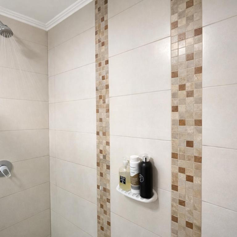 Lujoso depa con piscina, gym, jacuzzi frente a las peñas Guayaquil, Ecuador - Two-Bedroom Apartment with River View - 18