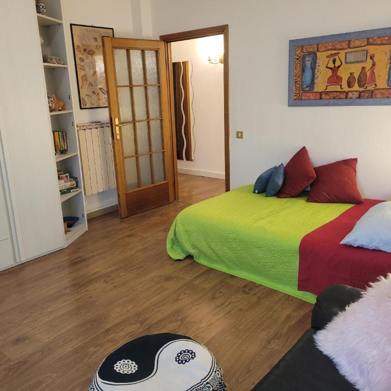 Firenze homeaway - Pape's cozy apartment, near Airport - 14 min from city center-10 minutes walk from the Baker Hughes - One-Bedroom Apartment - 21