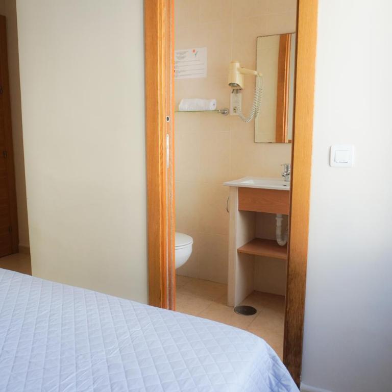 Hostal Costabella - Habitación Doble con baño privado - 8