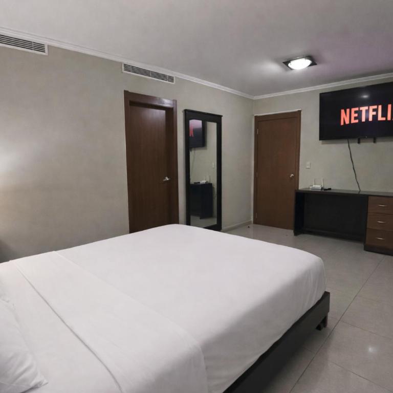 Premium Stay in Puerto Santa Ana, Near Bars, Restaurants, Airport & Malecon 2000 Guayaquil, Ecuador - Two-Bedroom Apartment with River View - 3