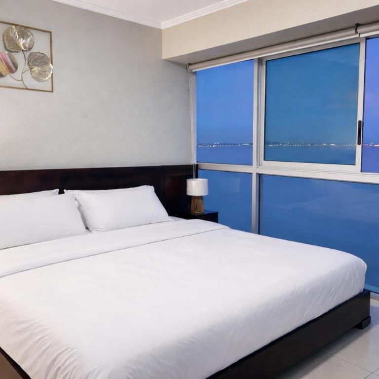 Lujoso depa con piscina, gym, jacuzzi frente a las peñas Guayaquil, Ecuador - Two-Bedroom Apartment with River View - 29