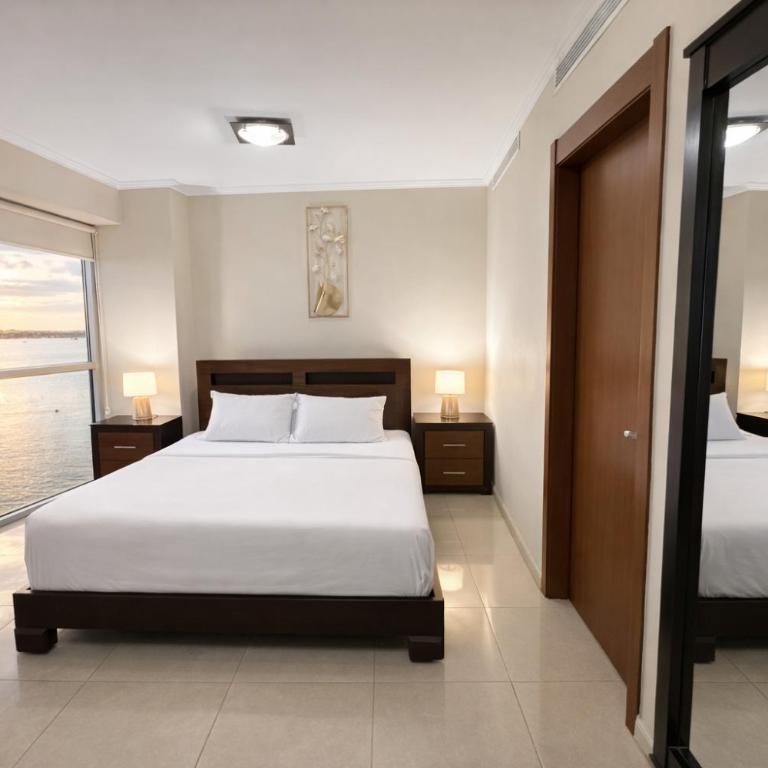 Lujoso depa con piscina, gym, jacuzzi frente a las peñas Guayaquil, Ecuador - Two-Bedroom Apartment with River View - 16
