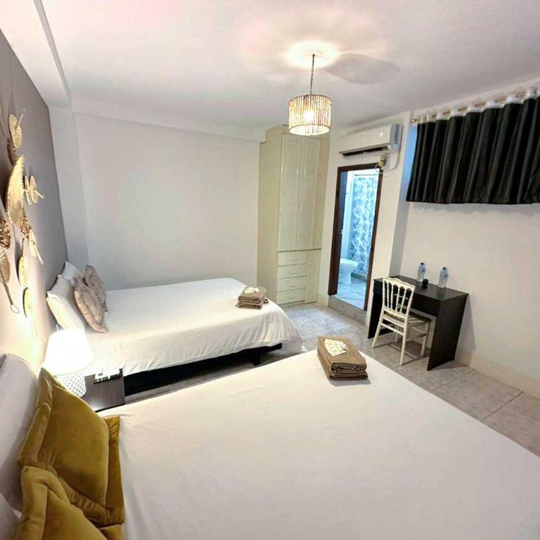 Park View Hostel & Suites - Twin Room with Private Bathroom - 11