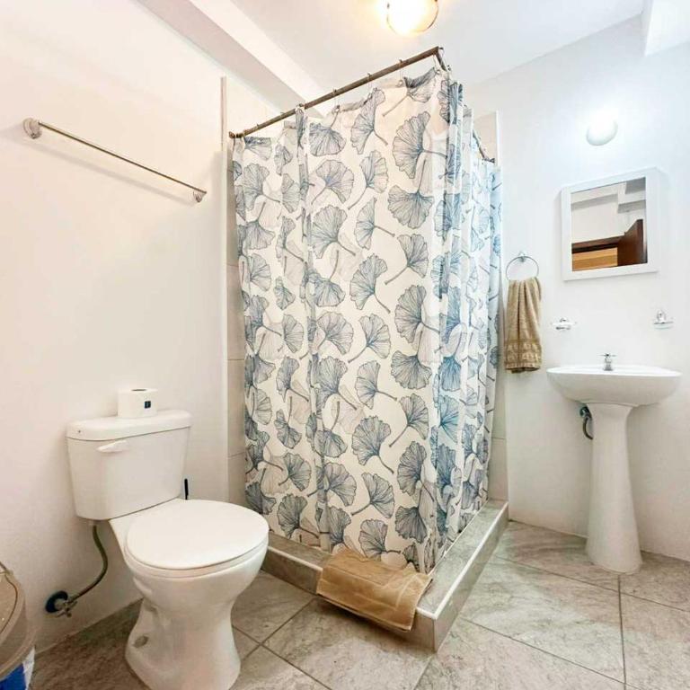 Park View Hostel & Suites - Twin Room with Private Bathroom - 13