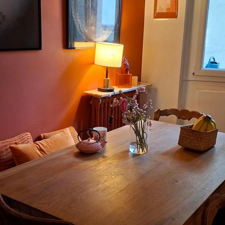 Chambre calme pour les femmes - Paris animé - Chambre Simple avec Salle de Bains Commune - 7