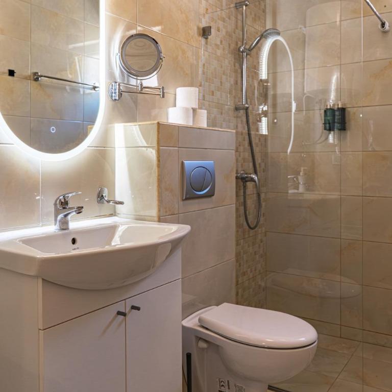 Peace 2 Apartments with parking - Apartment with Balcony - 3