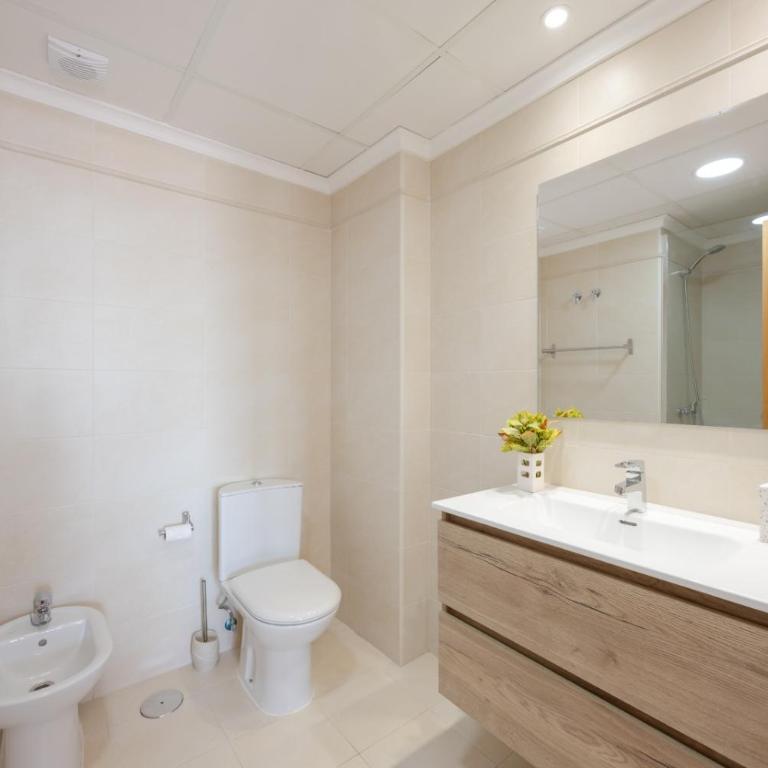 Mediterranean & golf dreams - Two-Bedroom Apartment with Bay View - 12