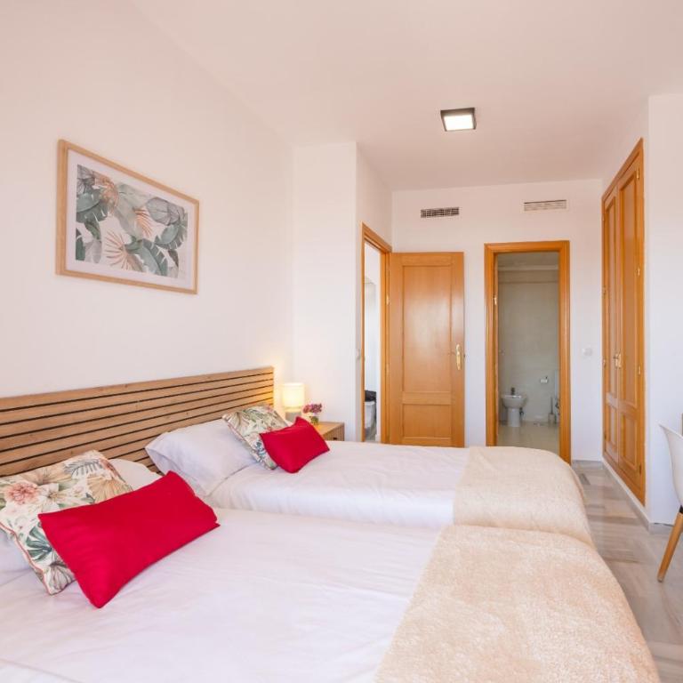 Mediterranean & golf dreams - Two-Bedroom Apartment with Bay View - 10