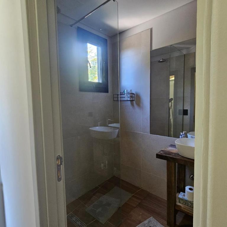 Mágico lugar a orillas del Nahuel Huapi con costa de lago - Casa de 3 dormitorios - 18
