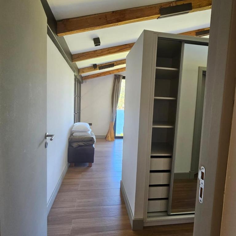 Mágico lugar a orillas del Nahuel Huapi con costa de lago - Casa de 3 dormitorios - 16