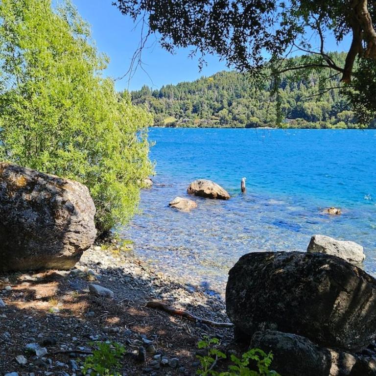 Mágico lugar a orillas del Nahuel Huapi con costa de lago - Casa de 3 dormitorios - 27