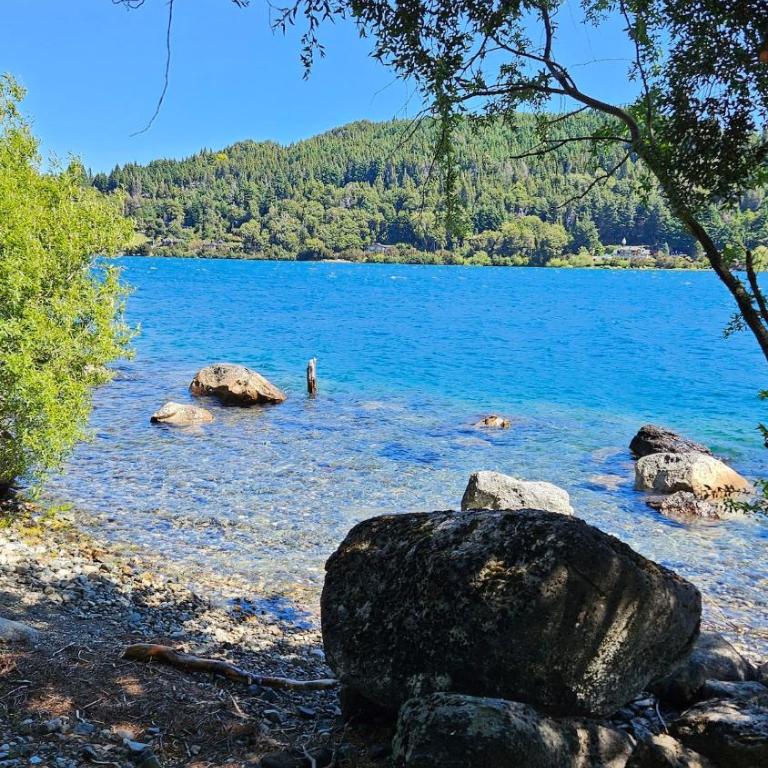 Mágico lugar a orillas del Nahuel Huapi con costa de lago - Casa de 3 dormitorios - 28
