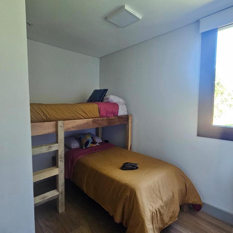 Mágico lugar a orillas del Nahuel Huapi con costa de lago - Casa de 3 dormitorios - 22