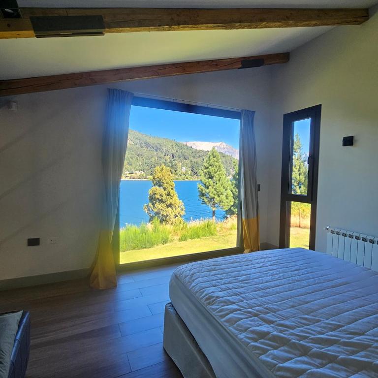 Mágico lugar a orillas del Nahuel Huapi con costa de lago - Casa de 3 dormitorios - 40