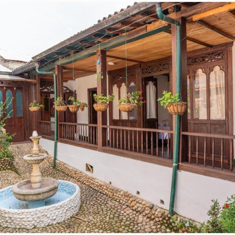 Entre Patios y Tapias - Six-Bedroom House - 1