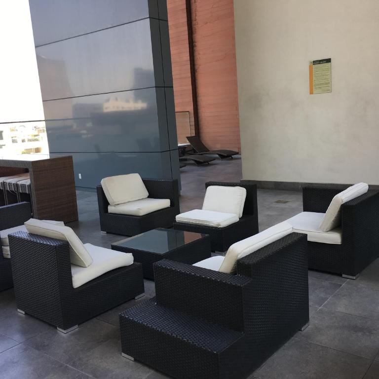 Napoles Condo Suites - Deluxe Double Room with Balcony - 2