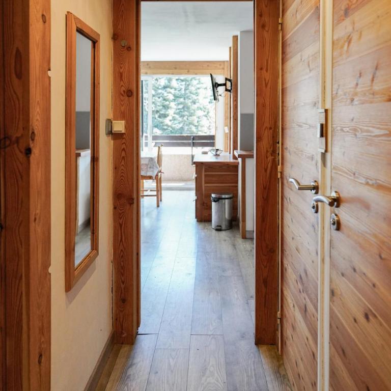 Studio au calme avec coin montagne et parking privé - One-Bedroom Apartment with Balcony and Mountain View - 3