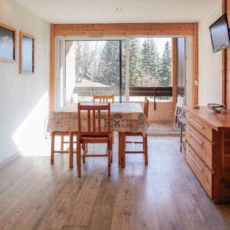 Studio au calme avec coin montagne et parking privé - One-Bedroom Apartment with Balcony and Mountain View - 16