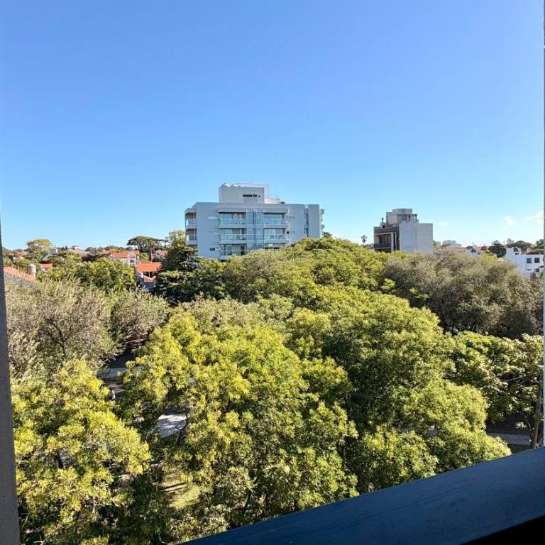 3 DORMITORIOS Con COCHERA ZONA CHAUVIN - NO apto jovenes solos - Three-Bedroom Apartment - 3