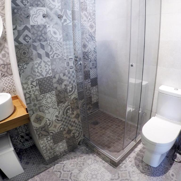 Meeting Point Hostels - Bed in 4-Bed Female Dormitory Room with Private Bathroom - 5