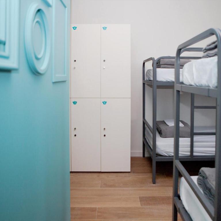 Meeting Point Hostels - Bed in 6-Bed Mixed Dormitory Room with Private Bathroom - 3