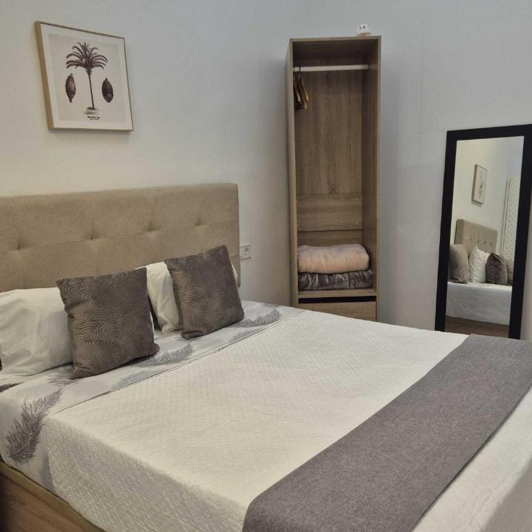 suites recién reformadas Vista Alegre - Double Room with Private Bathroom - 2