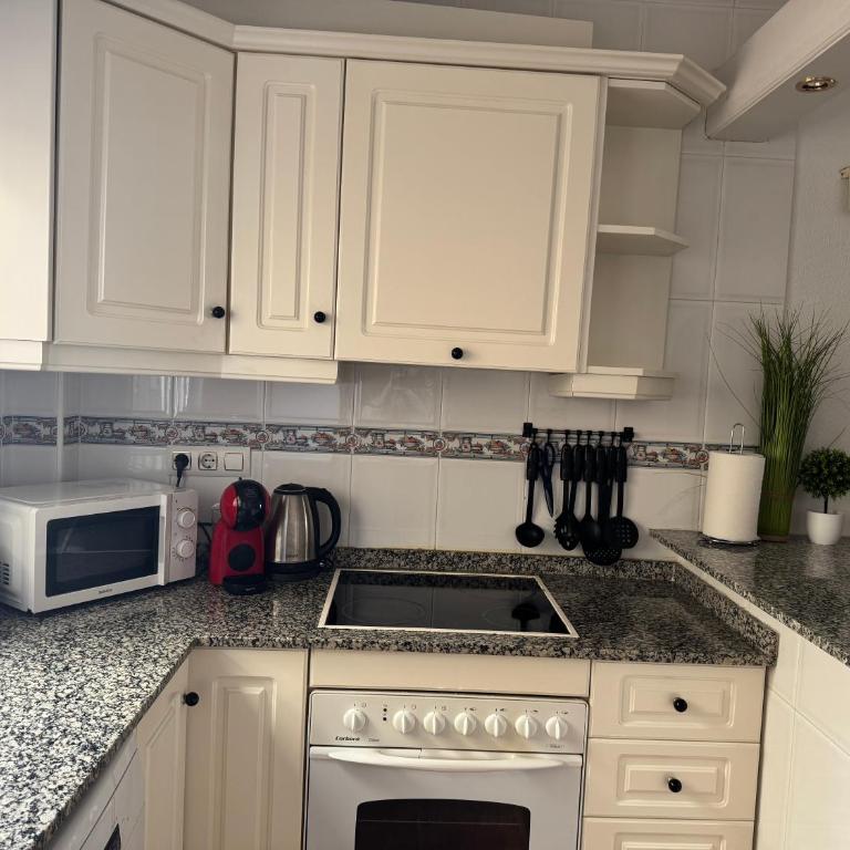 En perle med plass til voksne og familien, solfylt terrasse 5 min fra stranden - Apartamento de 2 dormitorios - 13