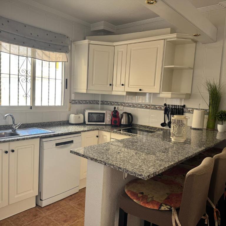 En perle med plass til voksne og familien, solfylt terrasse 5 min fra stranden - Apartamento de 2 dormitorios - 15