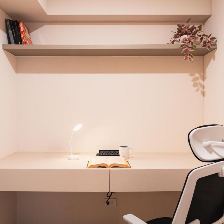 AUREN Larco Miraflores 2BR with AC Pool & Workspaces - Two-Bedroom Deluxe Apartment with Balcony - 13