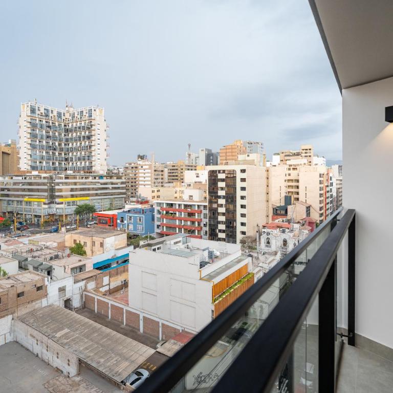 AUREN Larco Miraflores 2BR with AC Pool & Workspaces - Two-Bedroom Deluxe Apartment with Balcony - 12